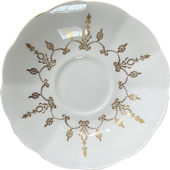 🎈2/$30 - ELIZABETHAN Fine Bone China TEACUP & SAUCER. Made in ENGLAND. - Picture 4 of 7